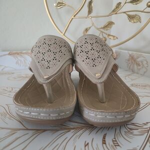 FREE w/ Purchase – Women’s Comfort Wedge Flip Flops EU 40 / US 9